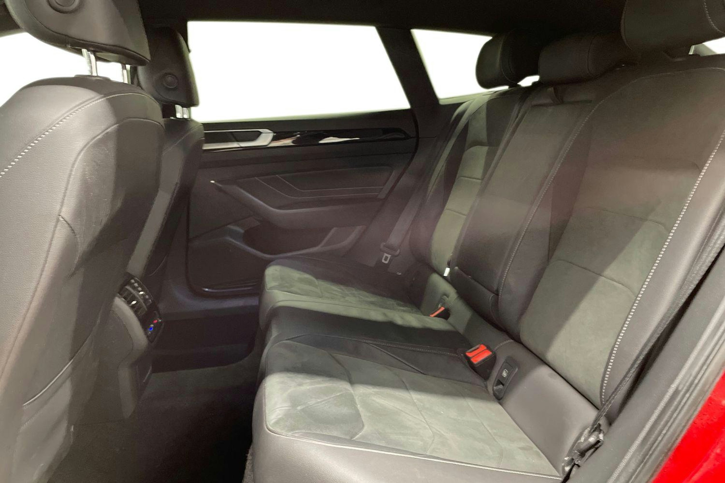 punainen Volkswagen Arteon 2021 kuva 10.