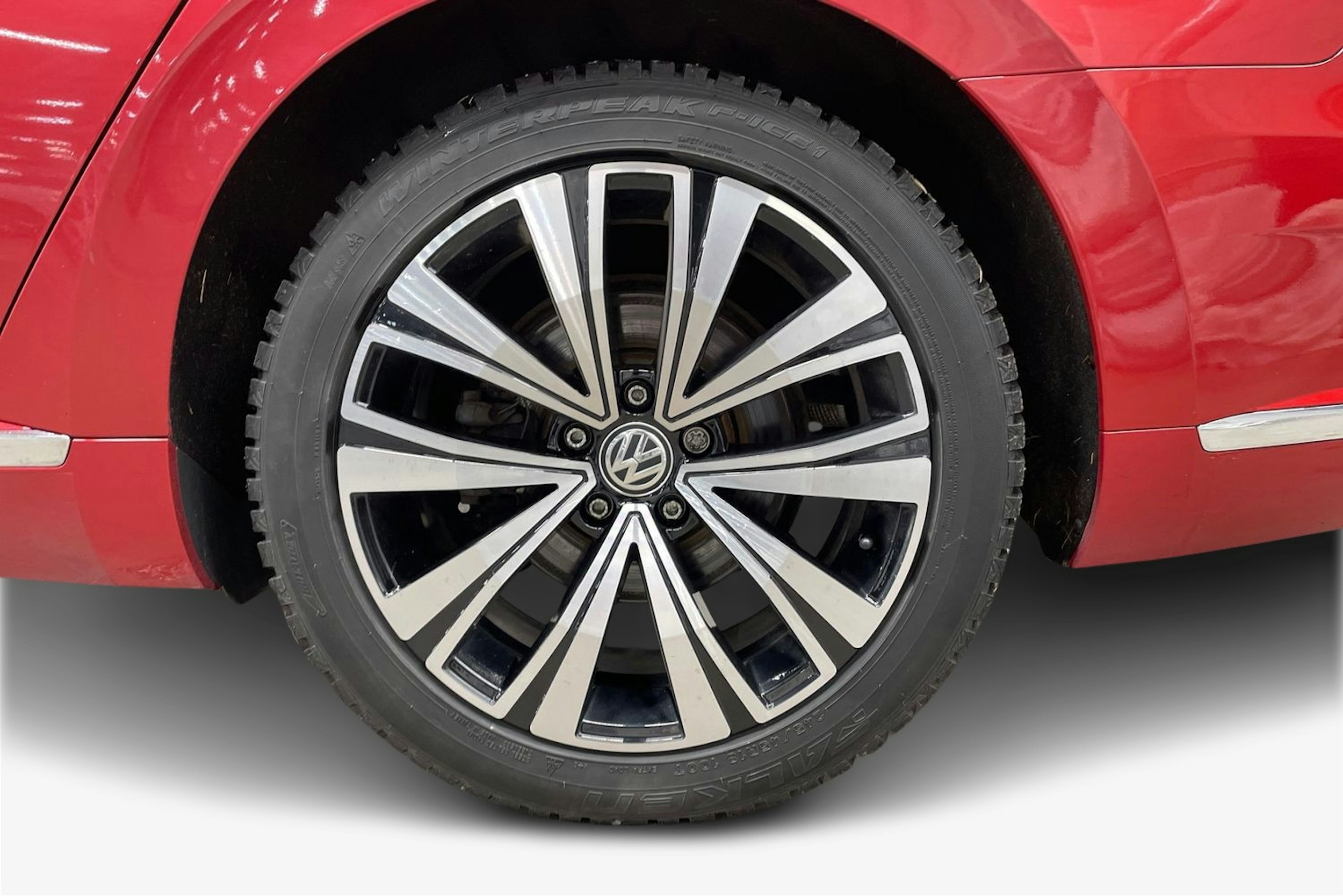 punainen Volkswagen Arteon 2021 kuva 11.