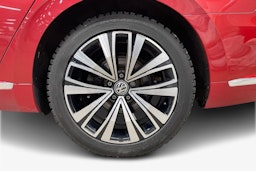 punainen Volkswagen Arteon 2021 kuva 11.