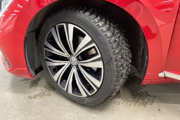 punainen Volkswagen Arteon 2021 kuva 13.