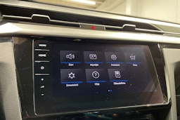 punainen Volkswagen Arteon 2021 kuva 18.