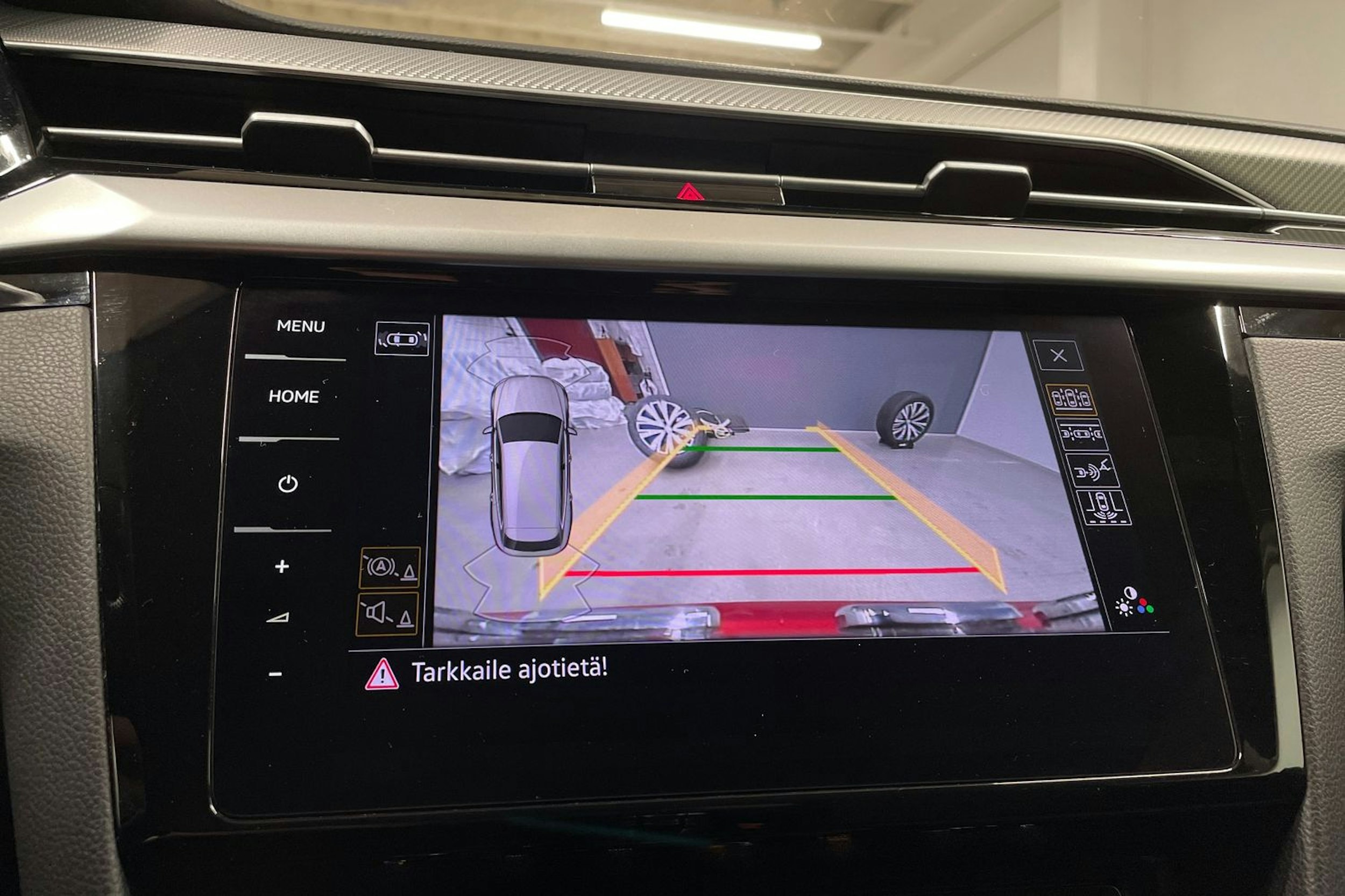 punainen Volkswagen Arteon 2021 kuva 21.