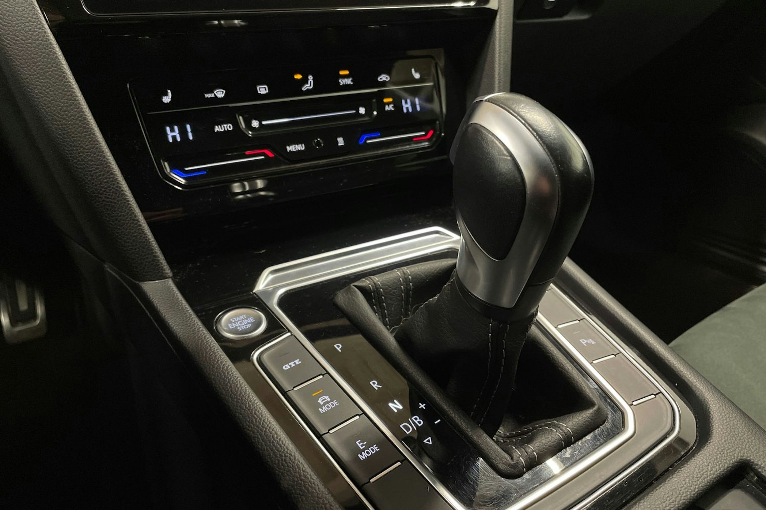 punainen Volkswagen Arteon 2021 kuva 22.