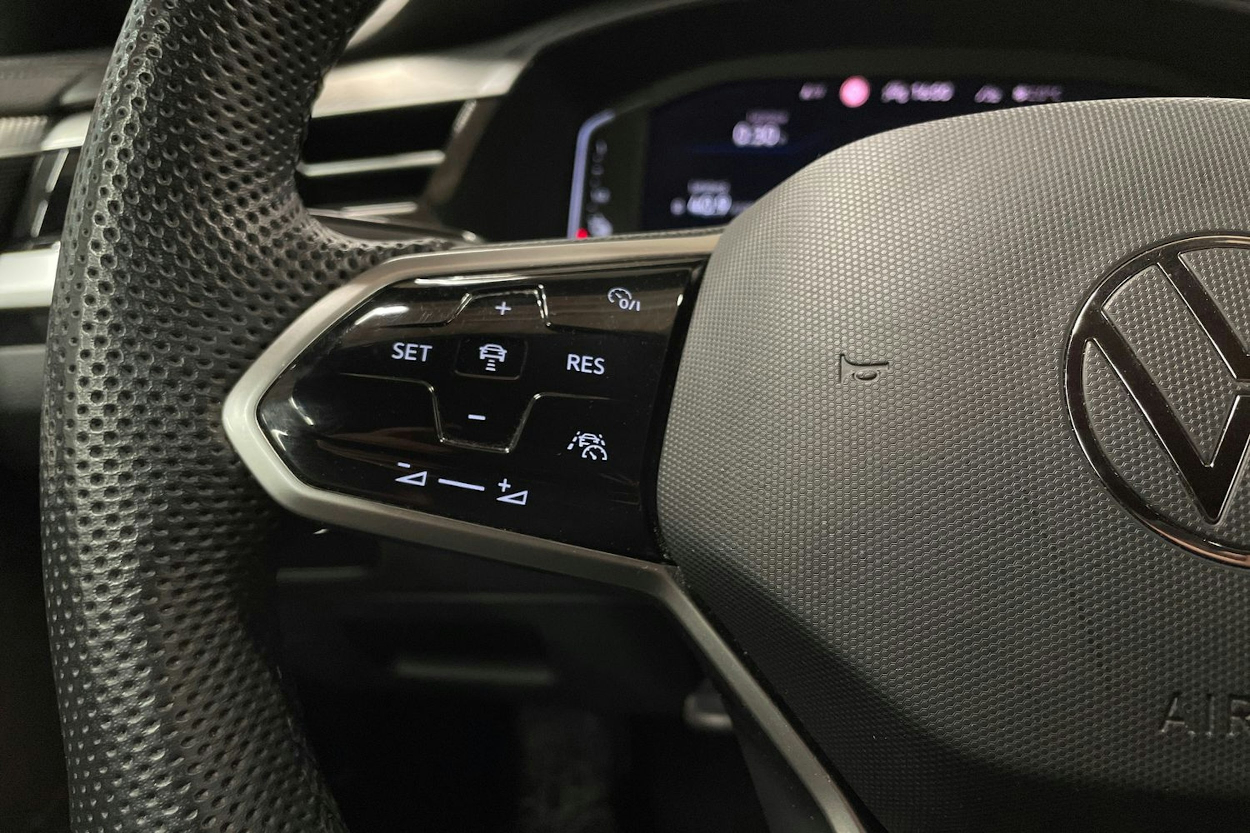 punainen Volkswagen Arteon 2021 kuva 24.