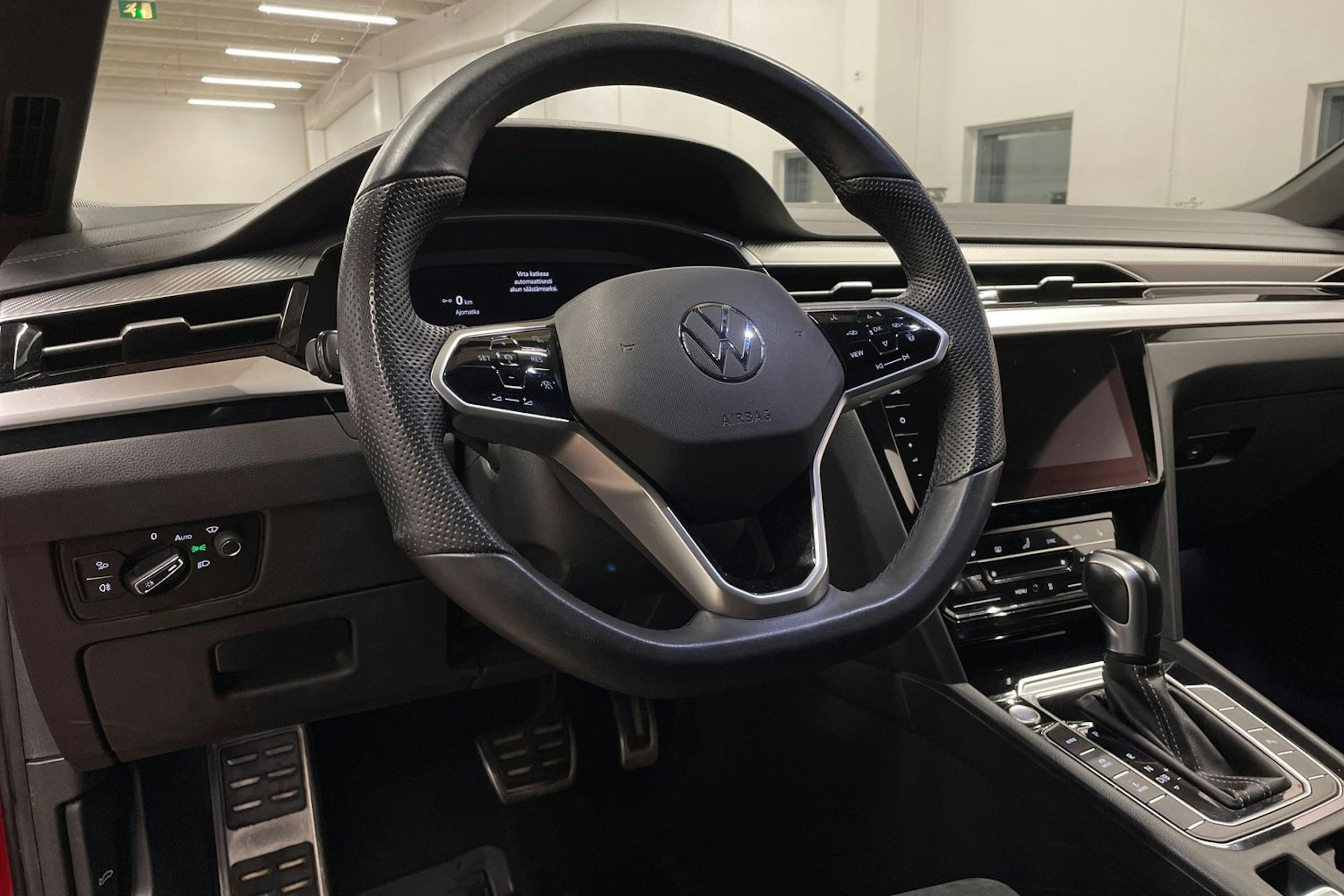 punainen Volkswagen Arteon 2021 kuva 28.