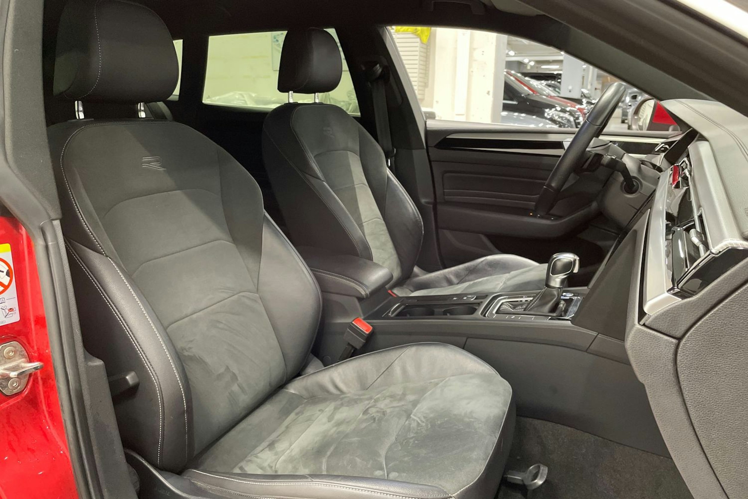 punainen Volkswagen Arteon 2021 kuva 29.