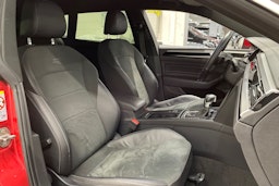 punainen Volkswagen Arteon 2021 kuva 29.