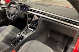 punainen Volkswagen Arteon 2021 kuva 30.