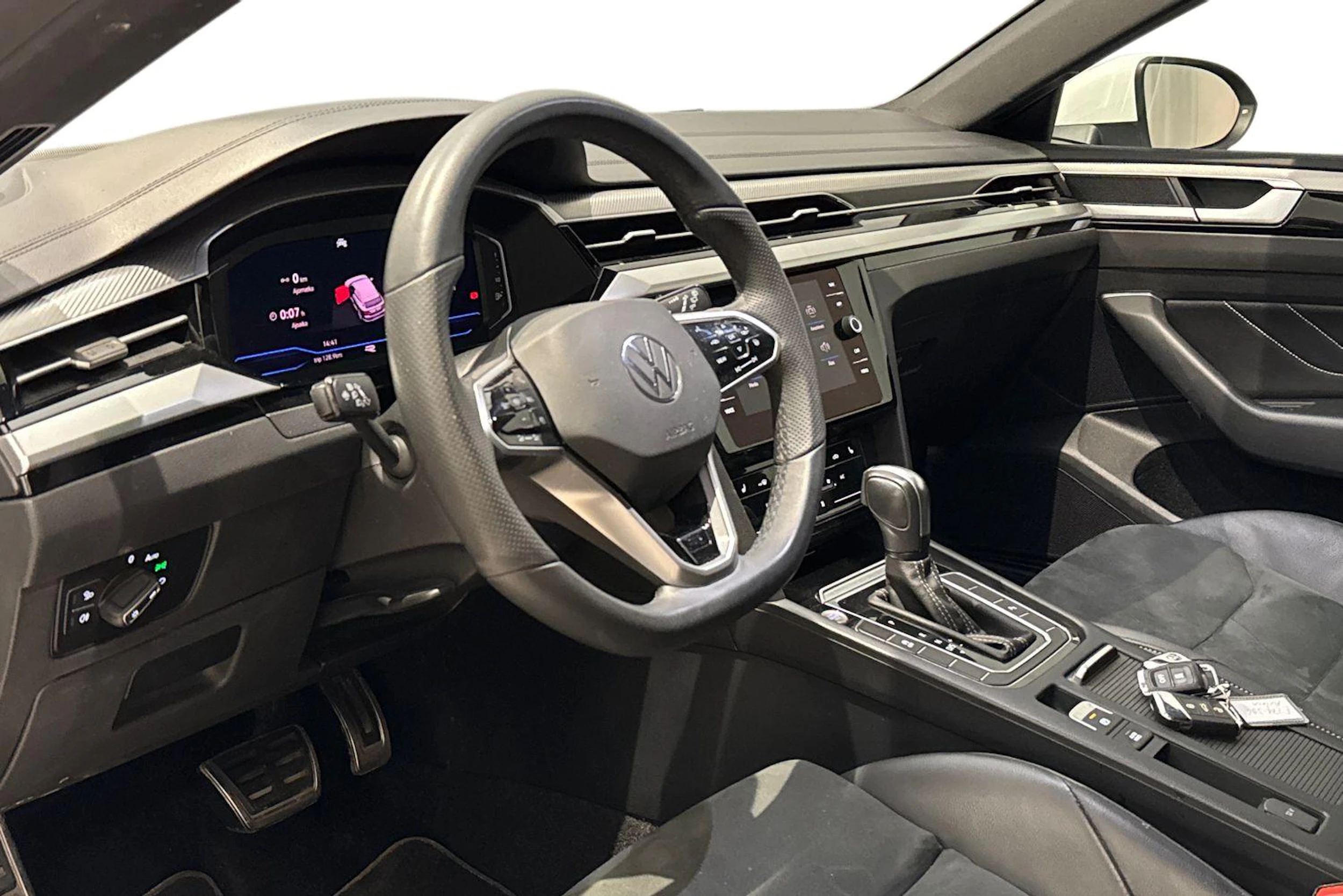 valkoinen Volkswagen Arteon 2021 kuva 6.