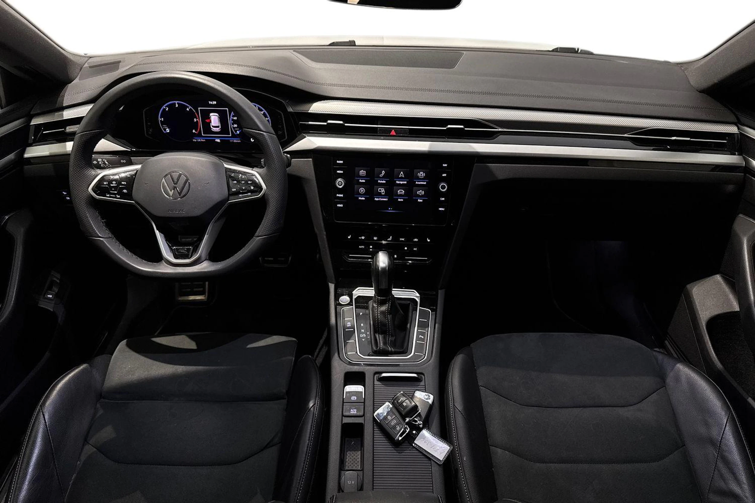 valkoinen Volkswagen Arteon 2021 kuva 7.