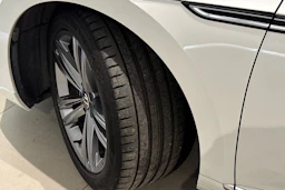 valkoinen Volkswagen Arteon 2021 kuva 10.
