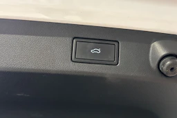 valkoinen Volkswagen Arteon 2021 kuva 14.