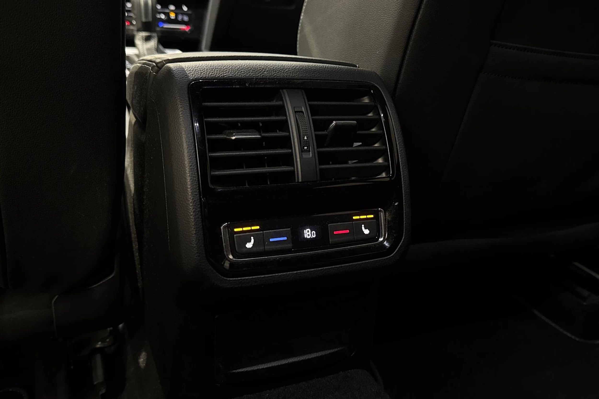 valkoinen Volkswagen Arteon 2021 kuva 19.