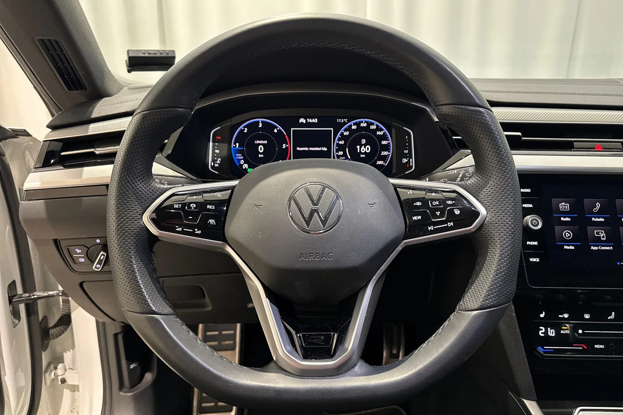 valkoinen Volkswagen Arteon 2021 kuva 20.
