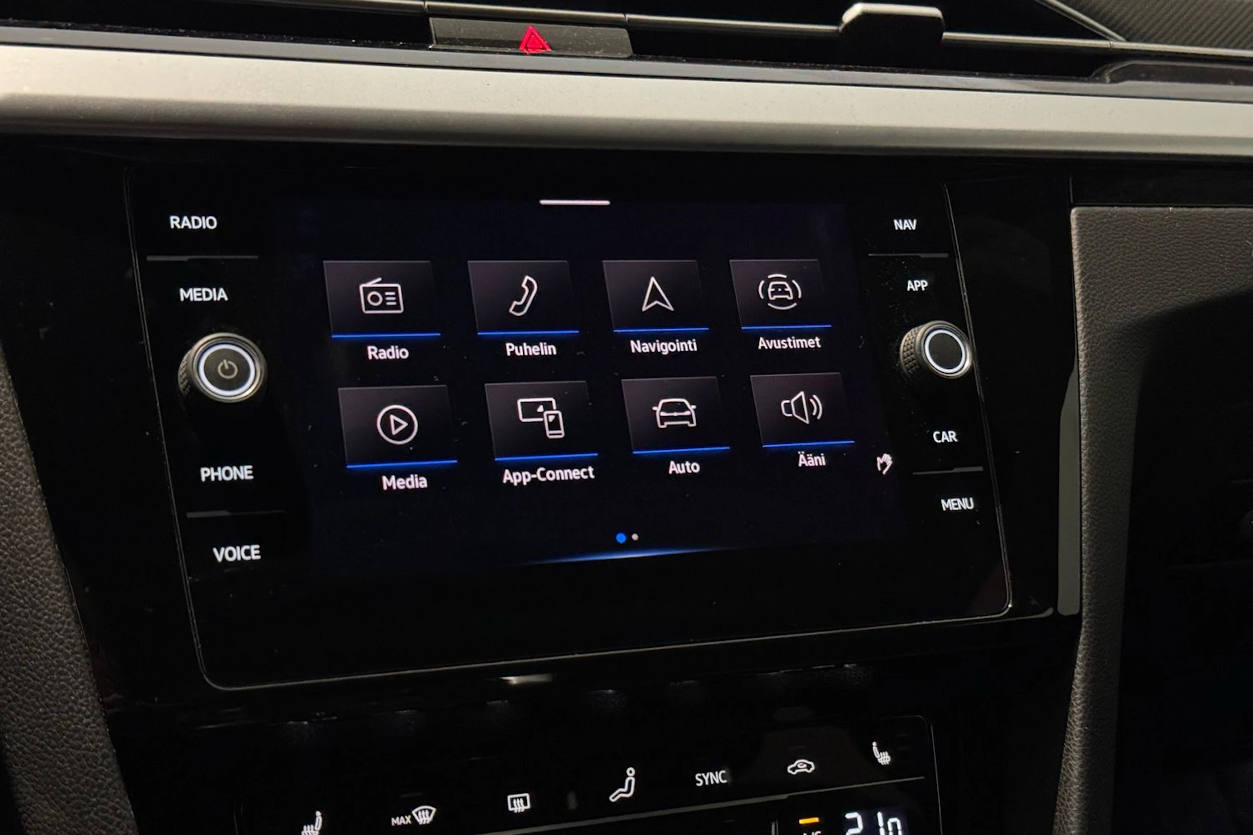 valkoinen Volkswagen Arteon 2021 kuva 22.
