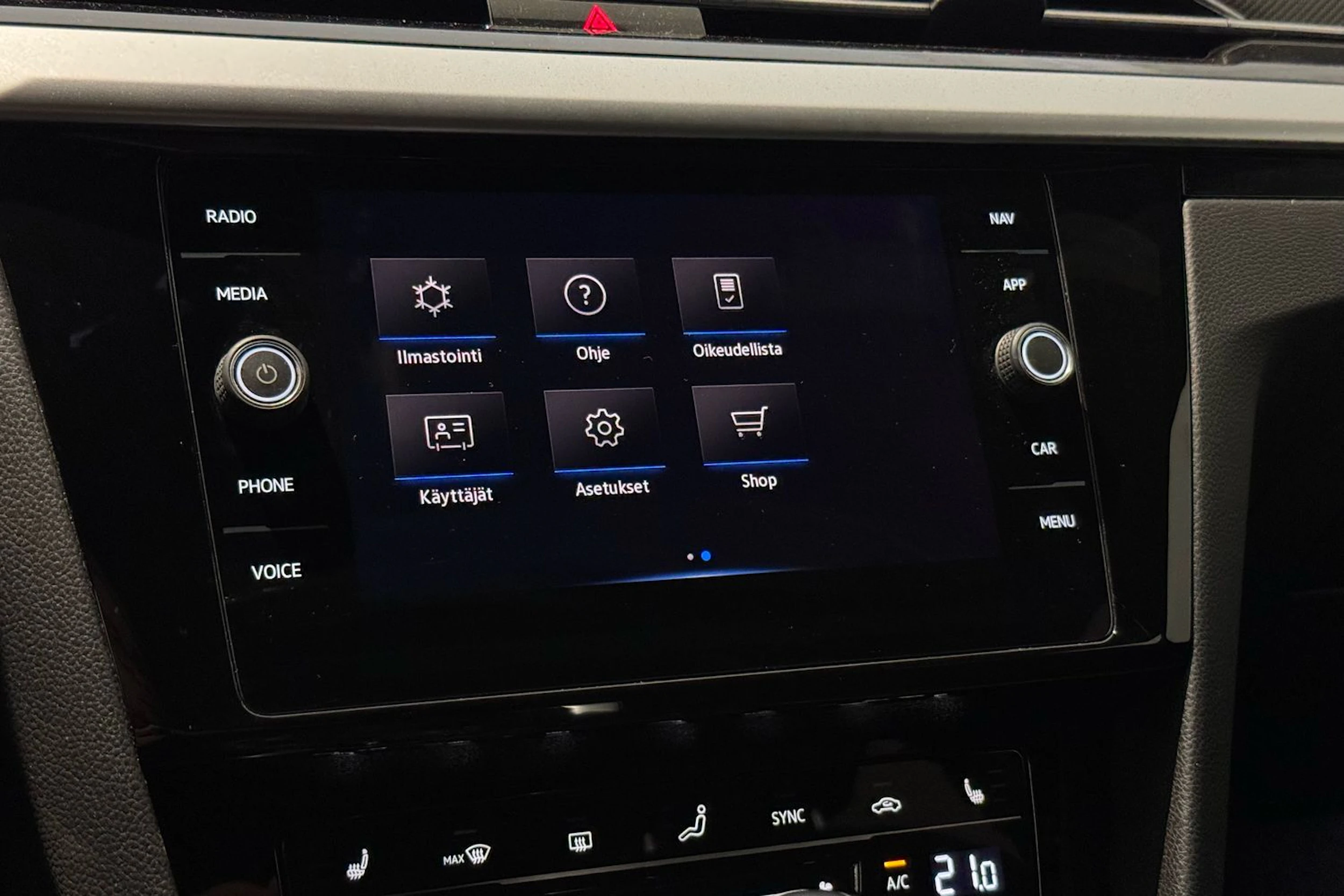 valkoinen Volkswagen Arteon 2021 kuva 23.