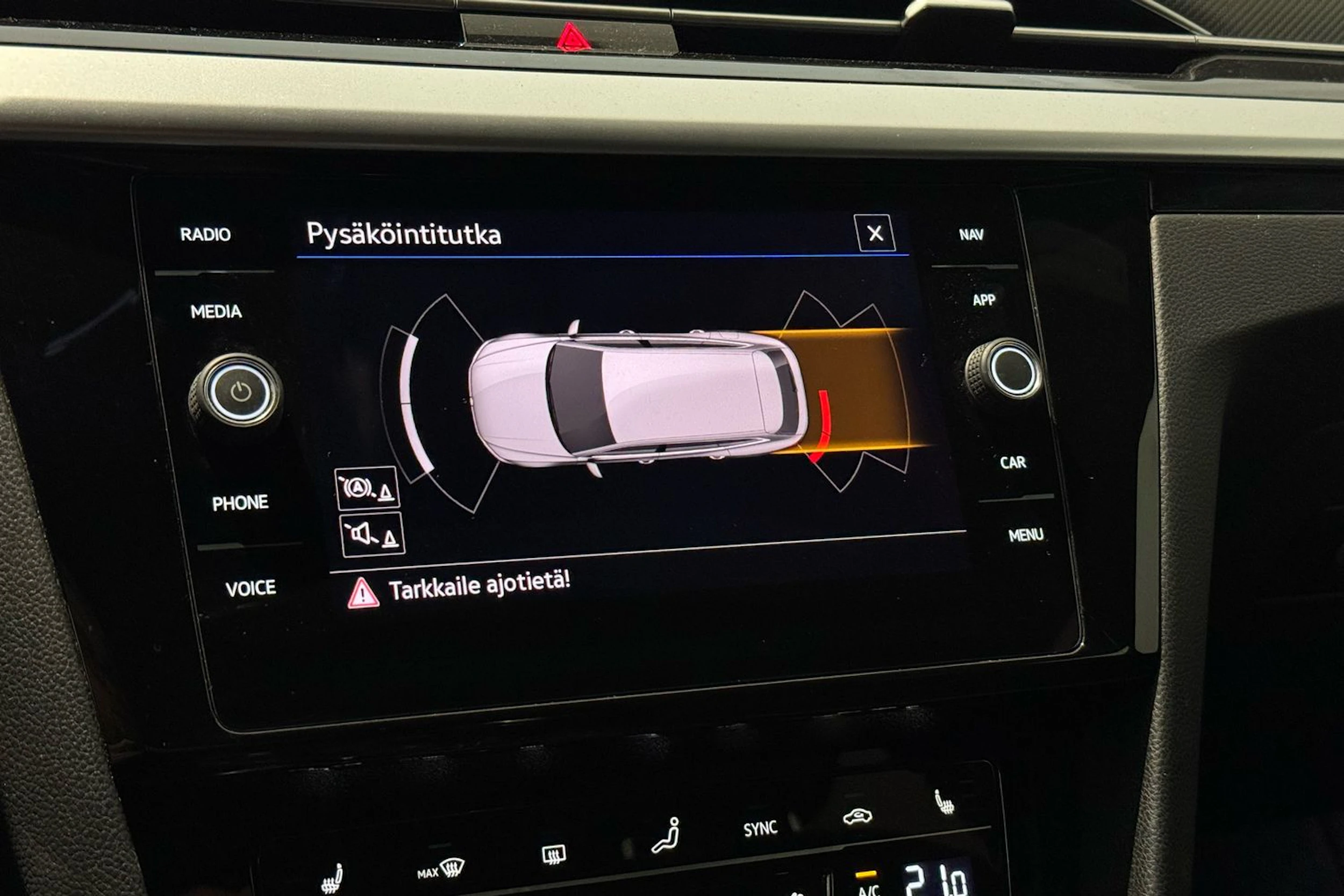 valkoinen Volkswagen Arteon 2021 kuva 24.