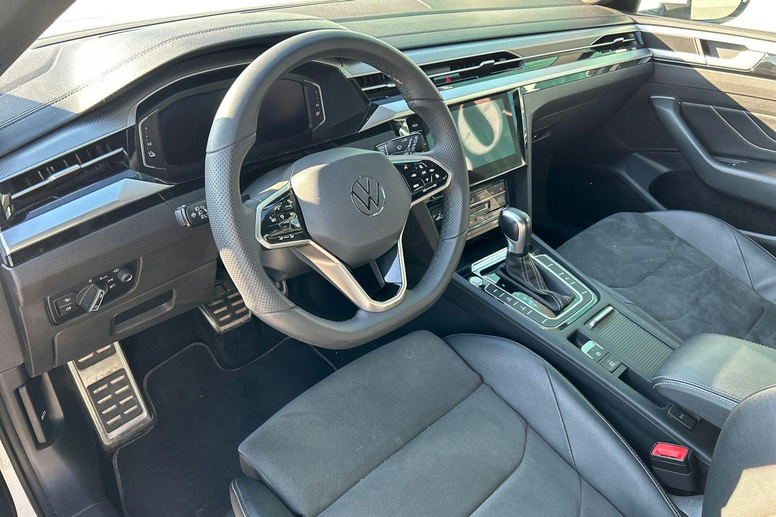 valkoinen Volkswagen Arteon 2021 kuva 3.
