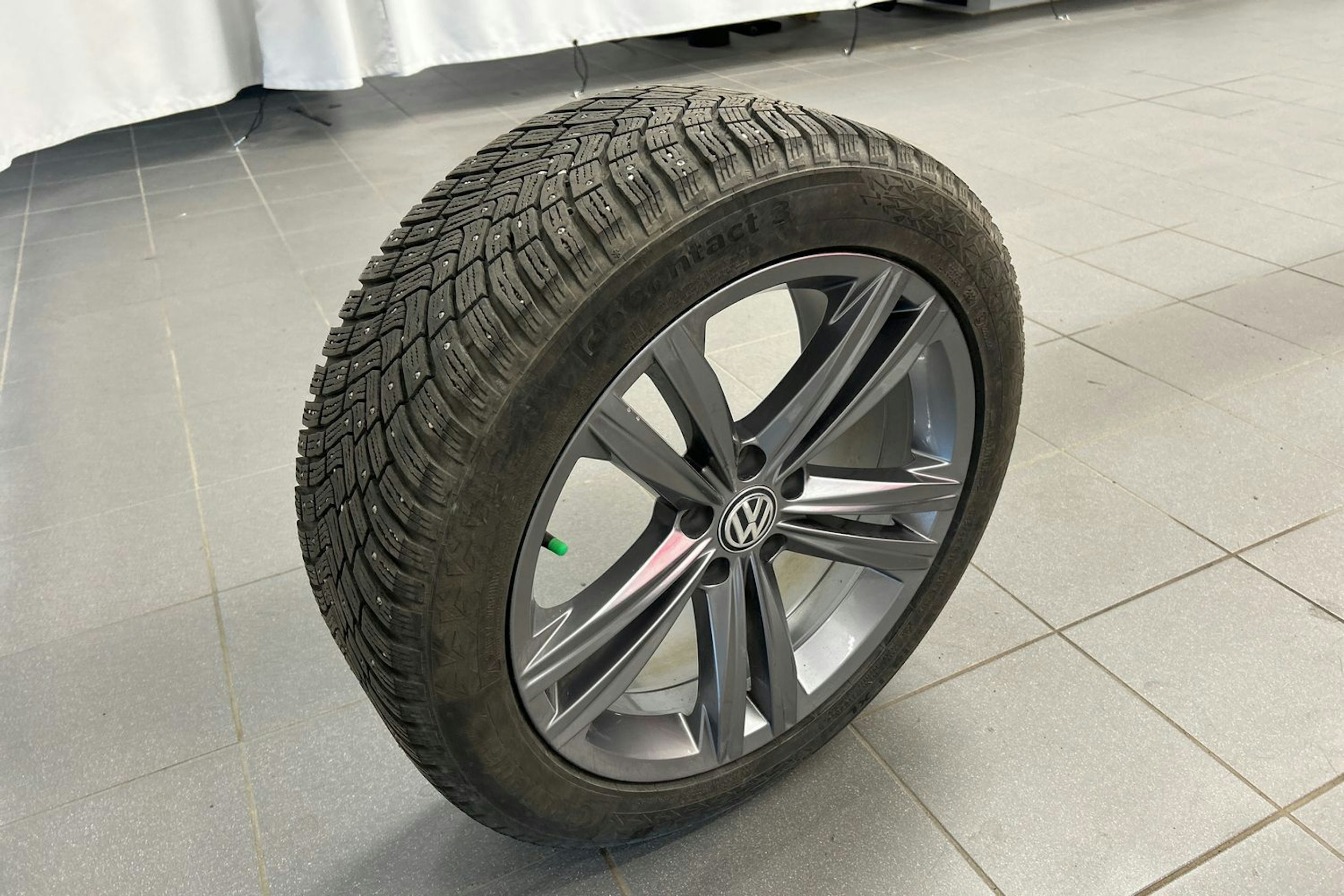 valkoinen Volkswagen Arteon 2021 kuva 16.