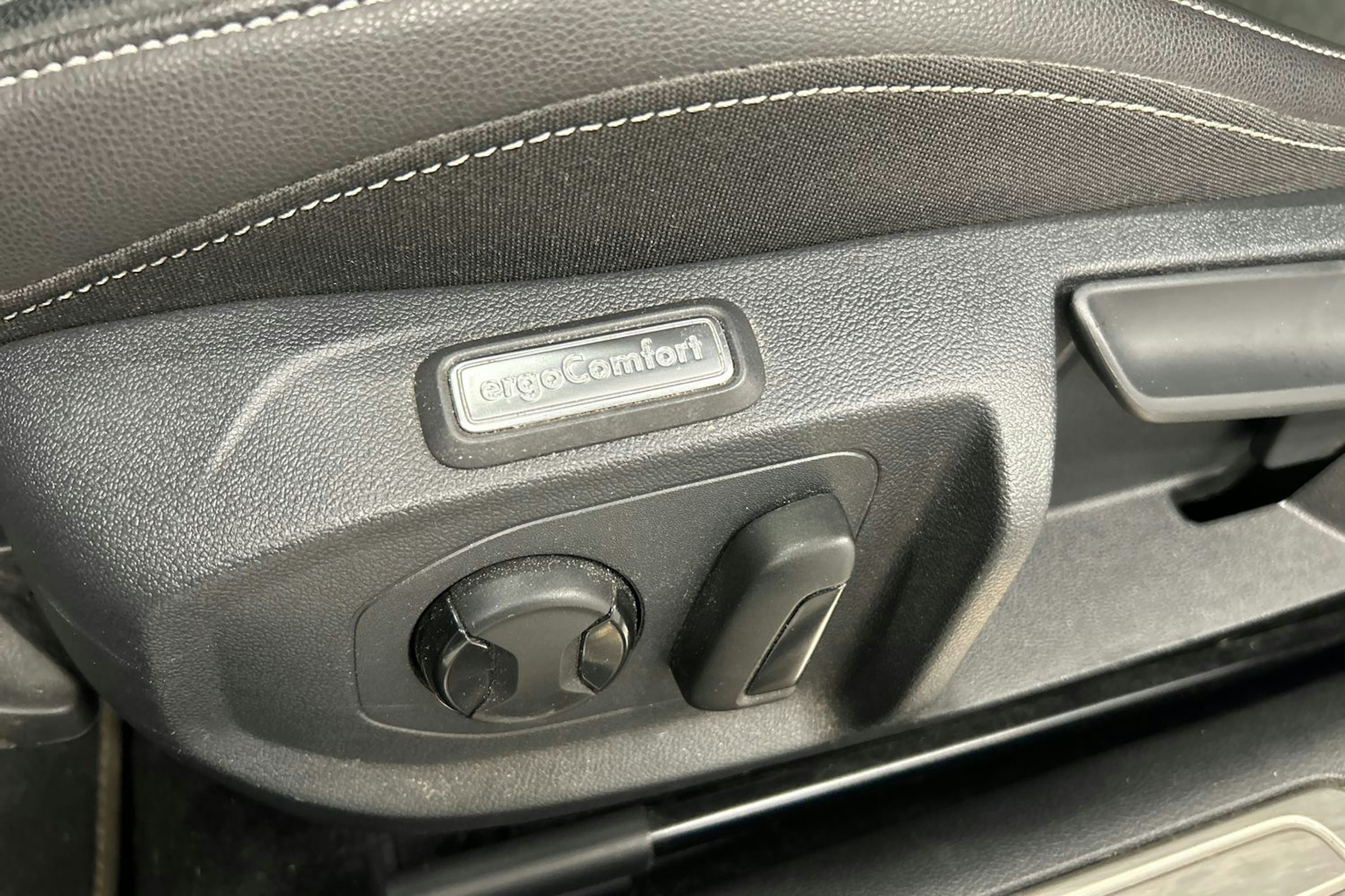 valkoinen Volkswagen Arteon 2021 kuva 19.