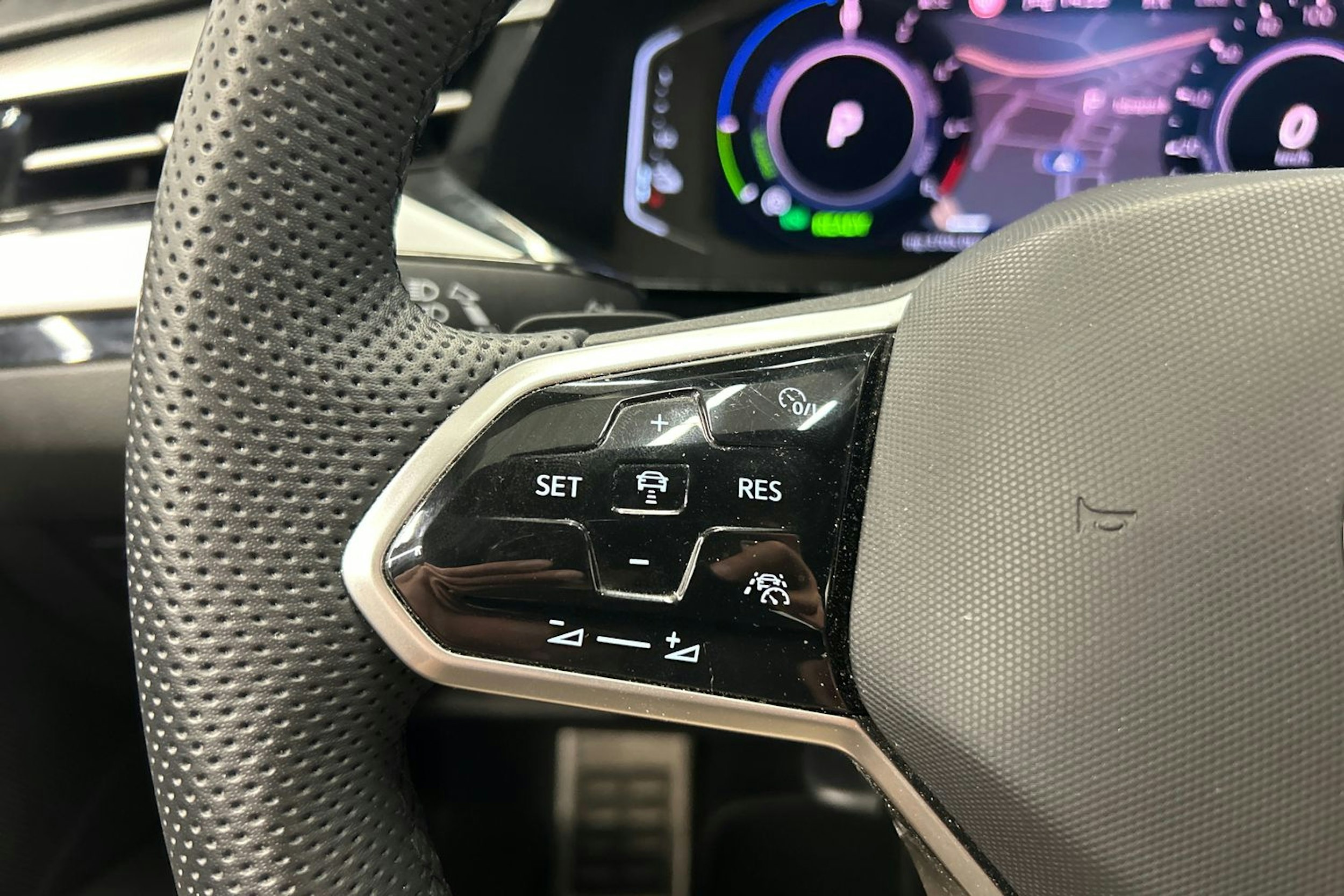 valkoinen Volkswagen Arteon 2021 kuva 22.