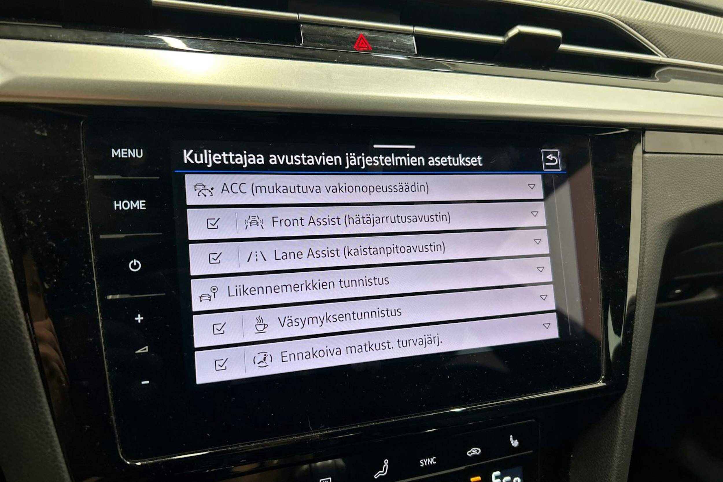 valkoinen Volkswagen Arteon 2021 kuva 26.