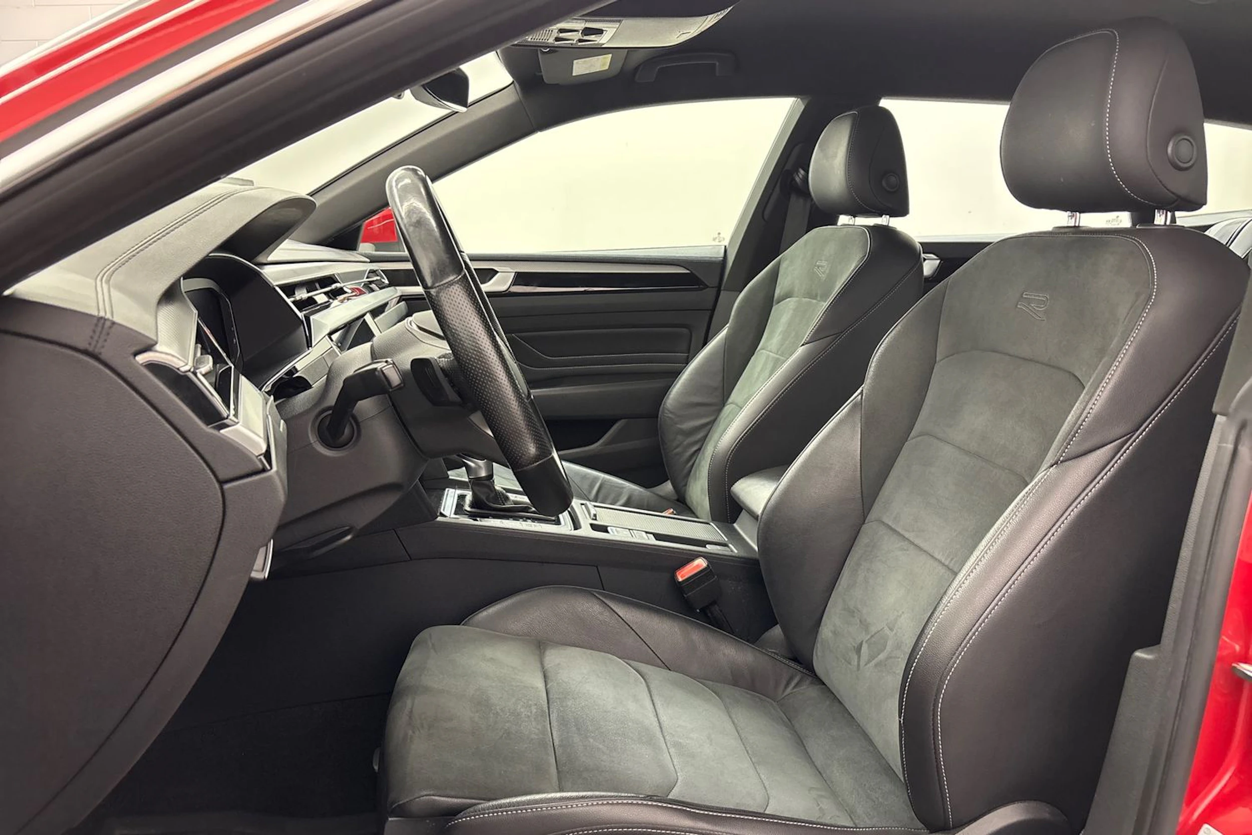 met. punainen Volkswagen Arteon 2021 kuva 11.