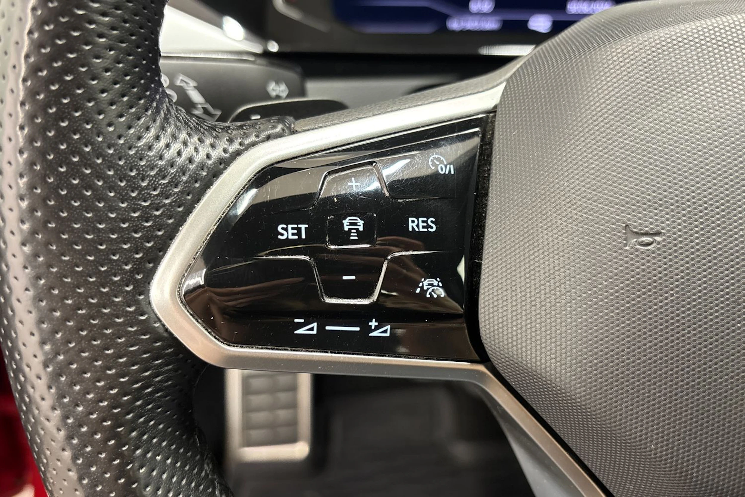 met. punainen Volkswagen Arteon 2021 kuva 14.