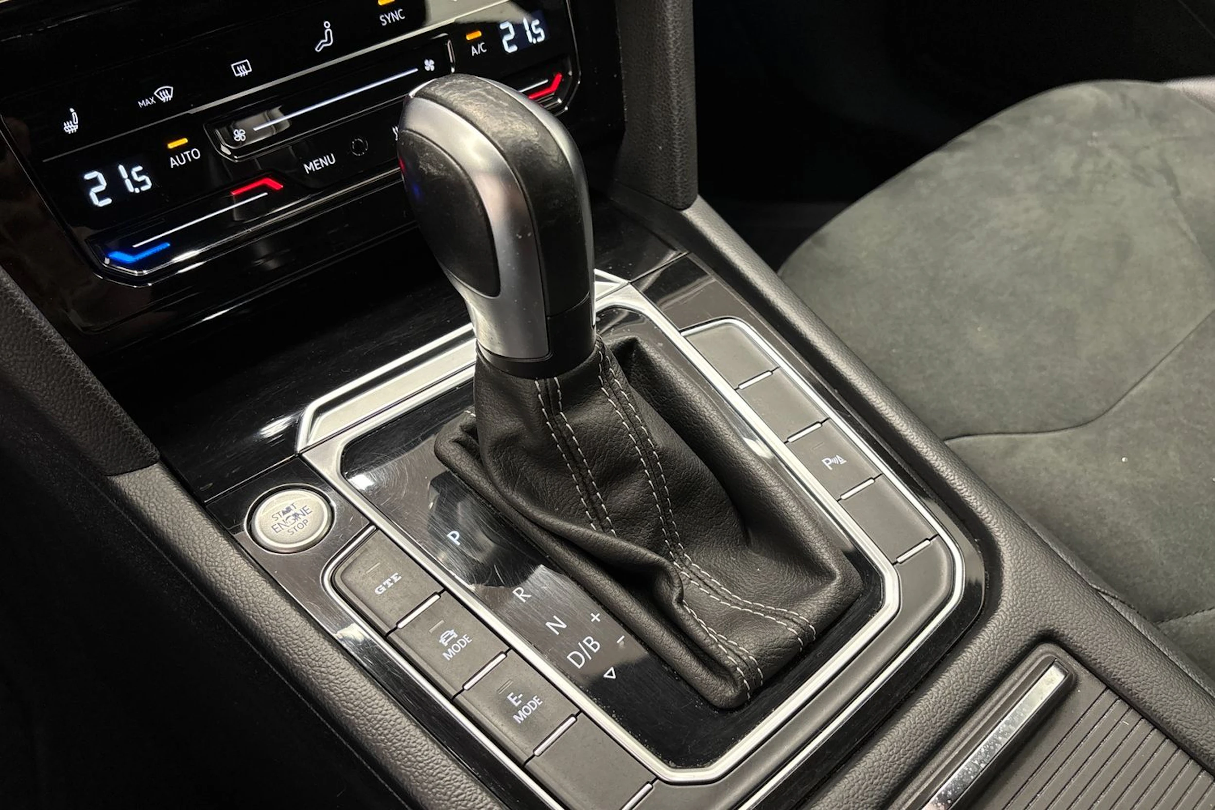 met. punainen Volkswagen Arteon 2021 kuva 21.