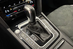 met. punainen Volkswagen Arteon 2021 kuva 21.