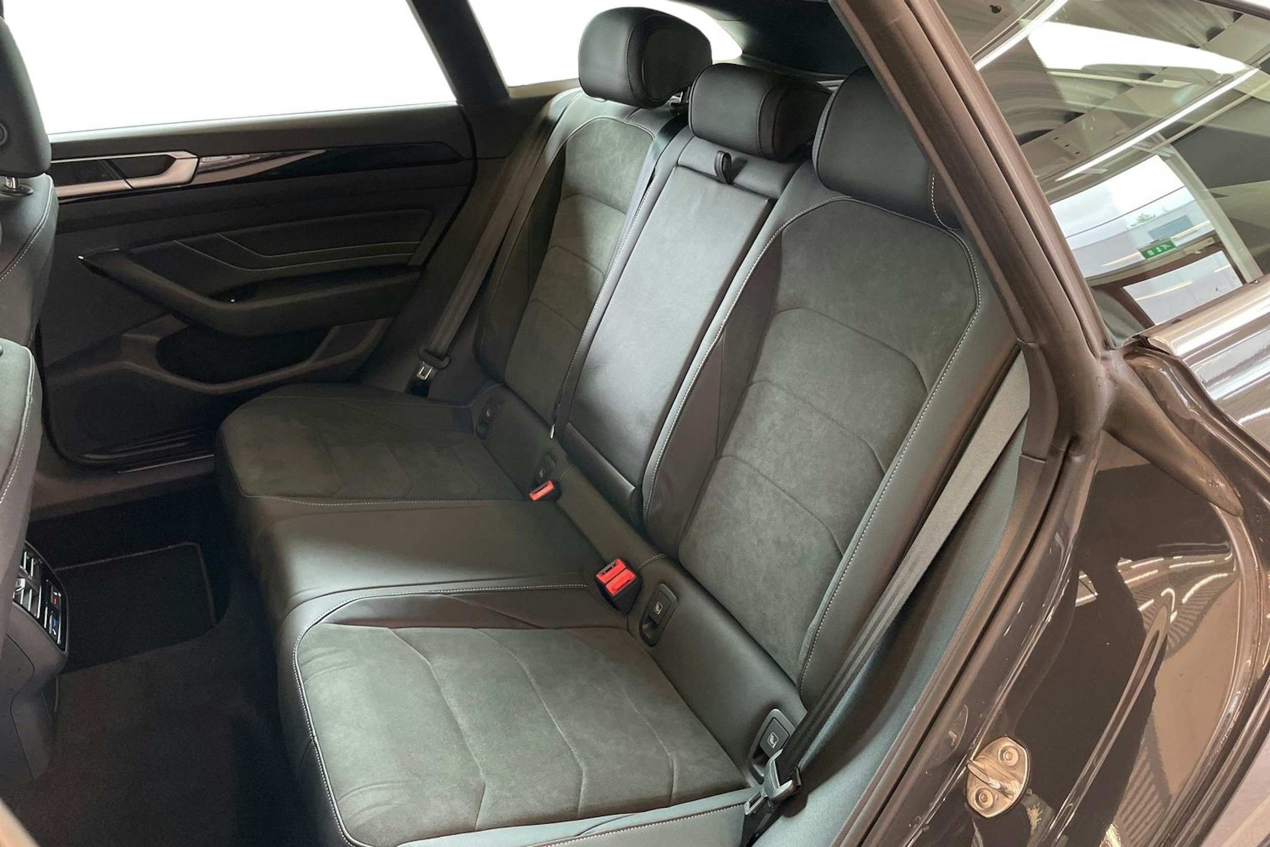 harmaa Volkswagen Arteon 2021 kuva 10.