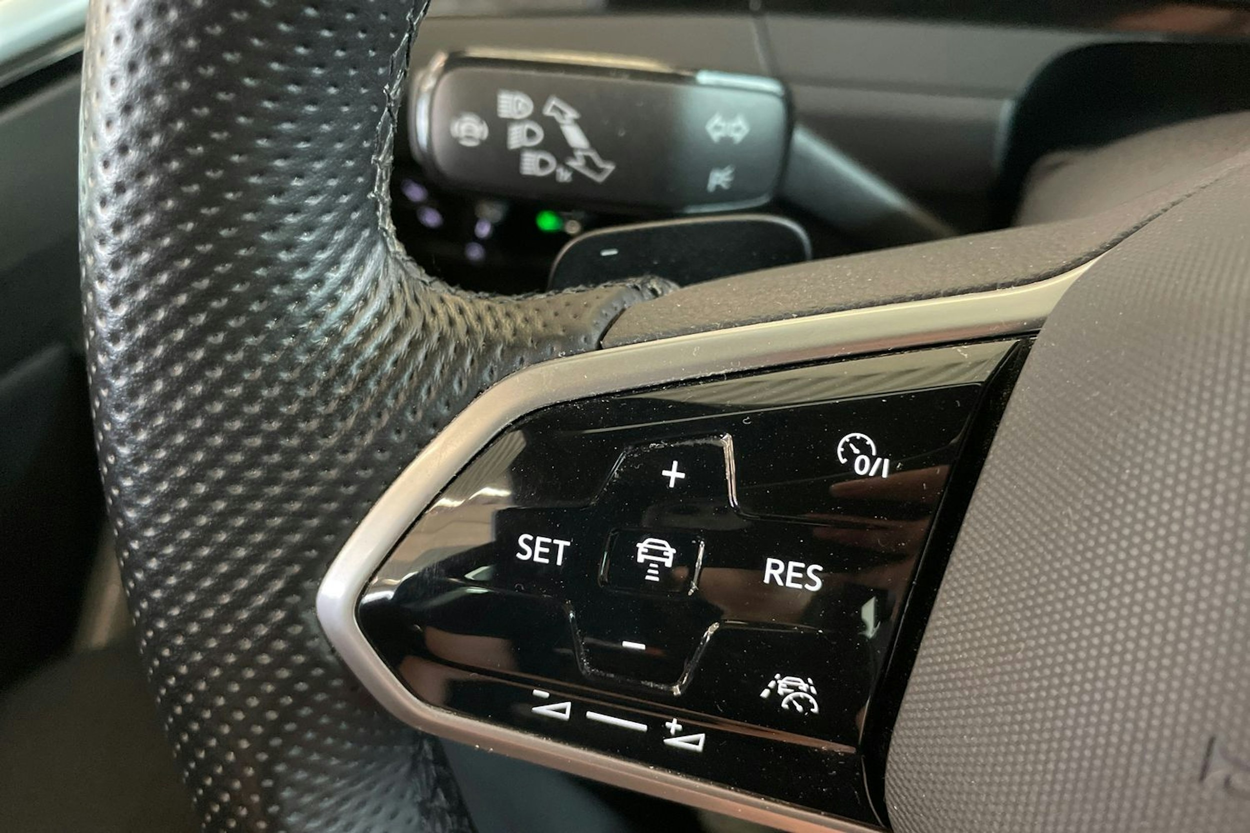 harmaa Volkswagen Arteon 2021 kuva 17.
