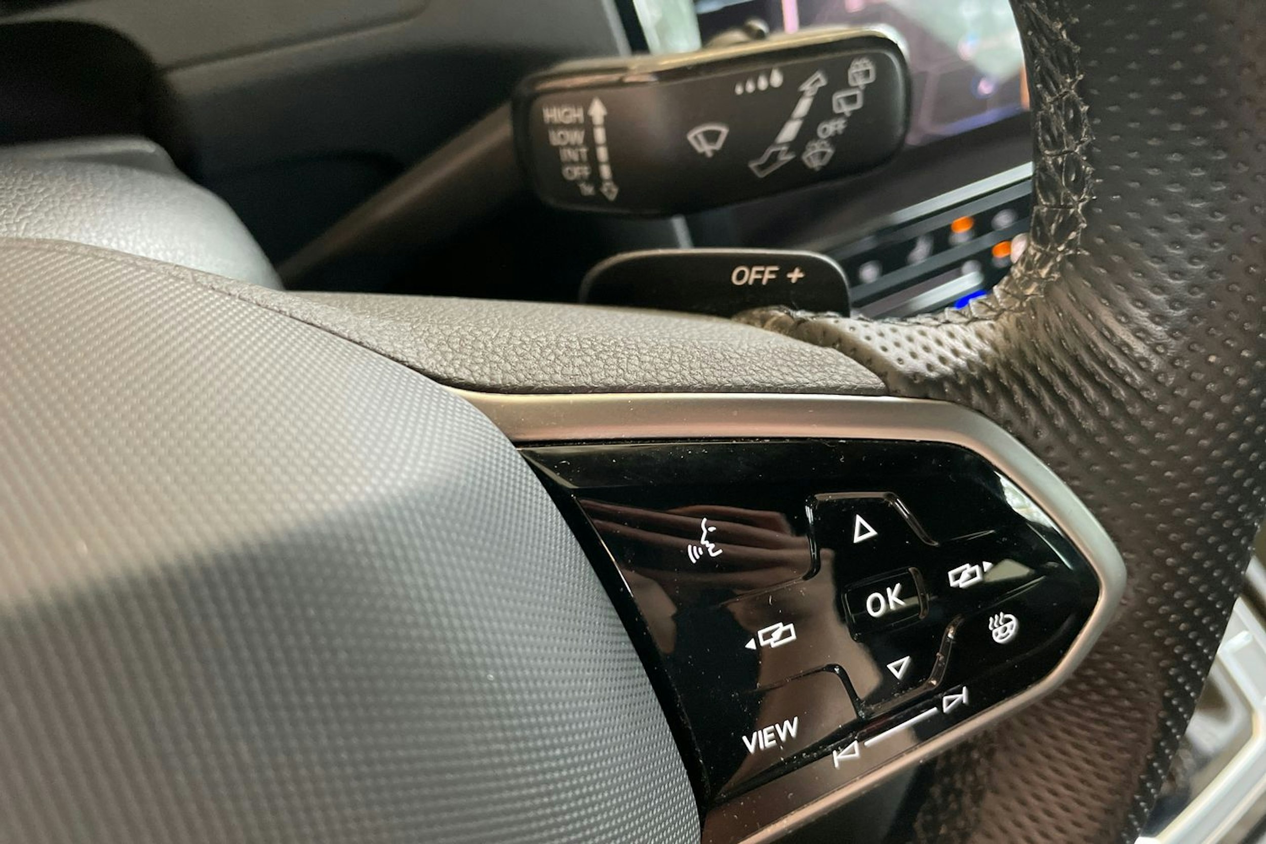 harmaa Volkswagen Arteon 2021 kuva 18.