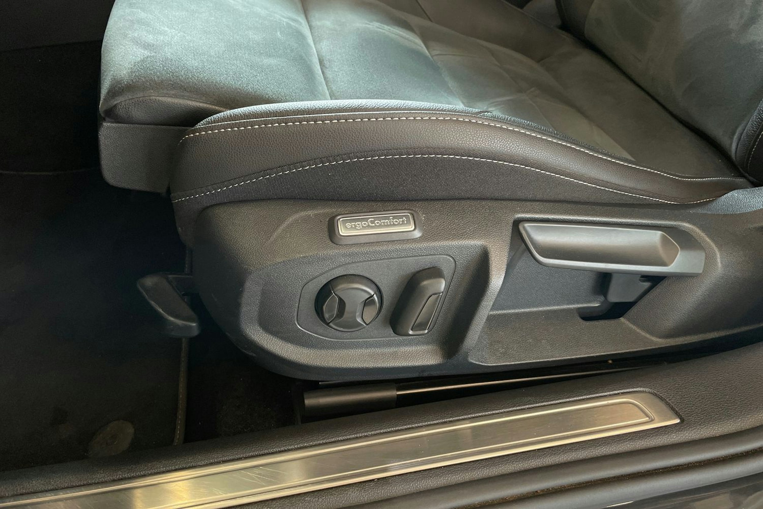 harmaa Volkswagen Arteon 2021 kuva 26.