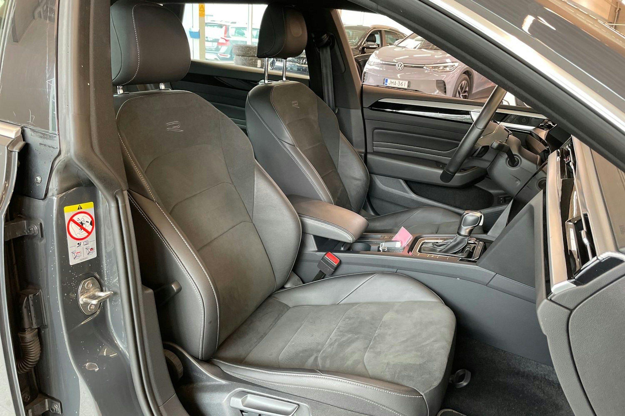 harmaa Volkswagen Arteon 2021 kuva 27.