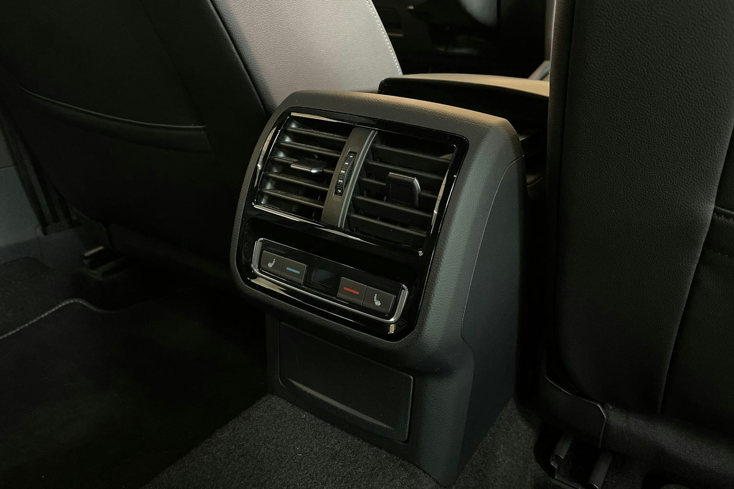 harmaa Volkswagen Arteon 2021 kuva 28.