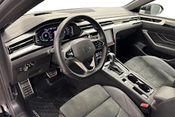 musta Volkswagen Arteon 2021 kuva 6.