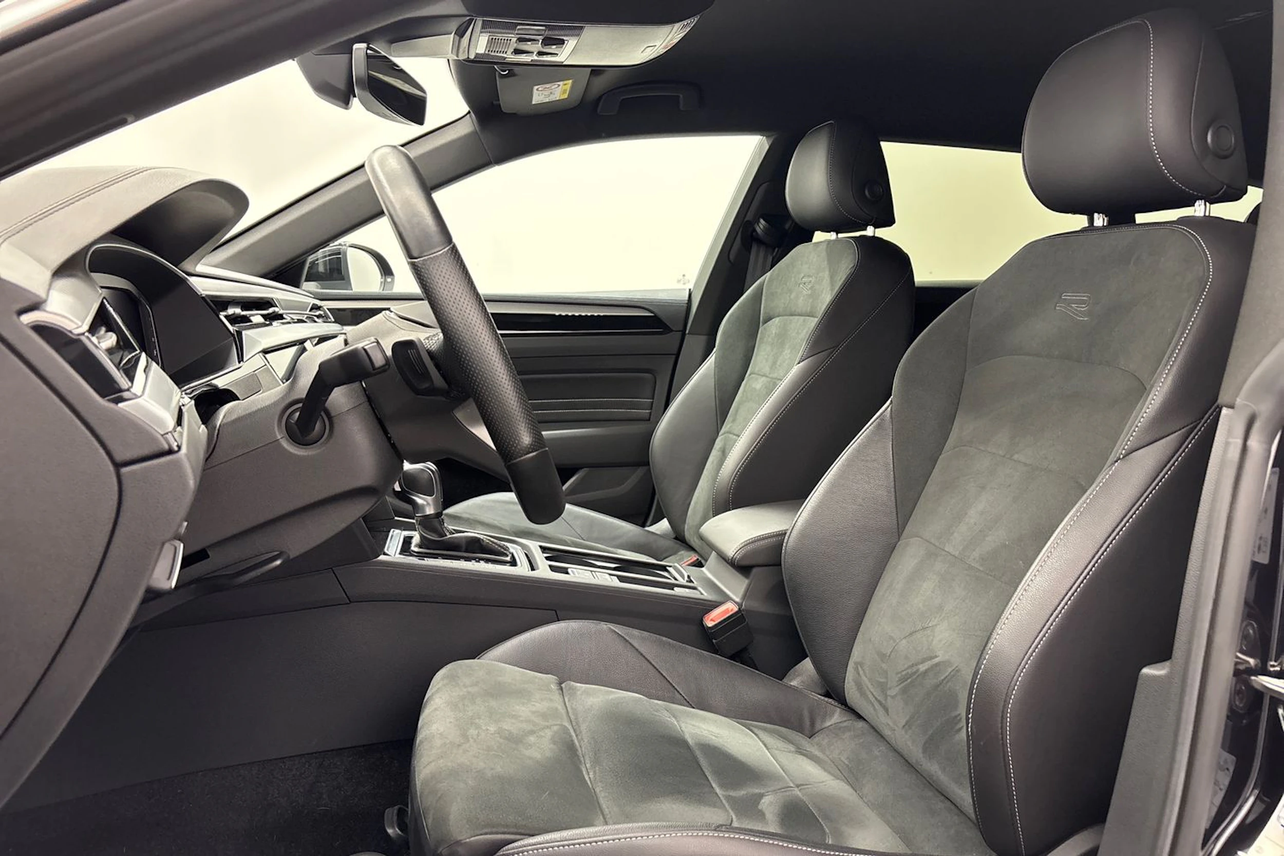 musta Volkswagen Arteon 2021 kuva 11.