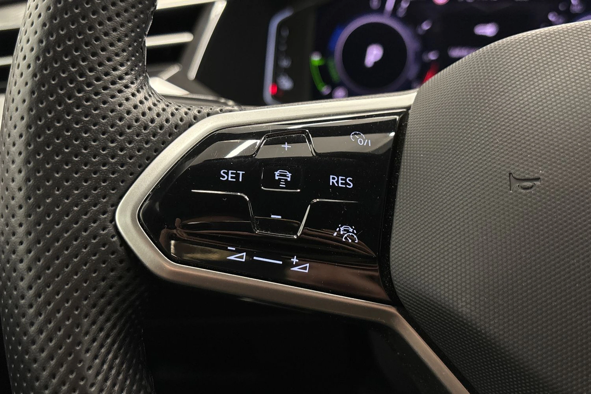 musta Volkswagen Arteon 2021 kuva 14.