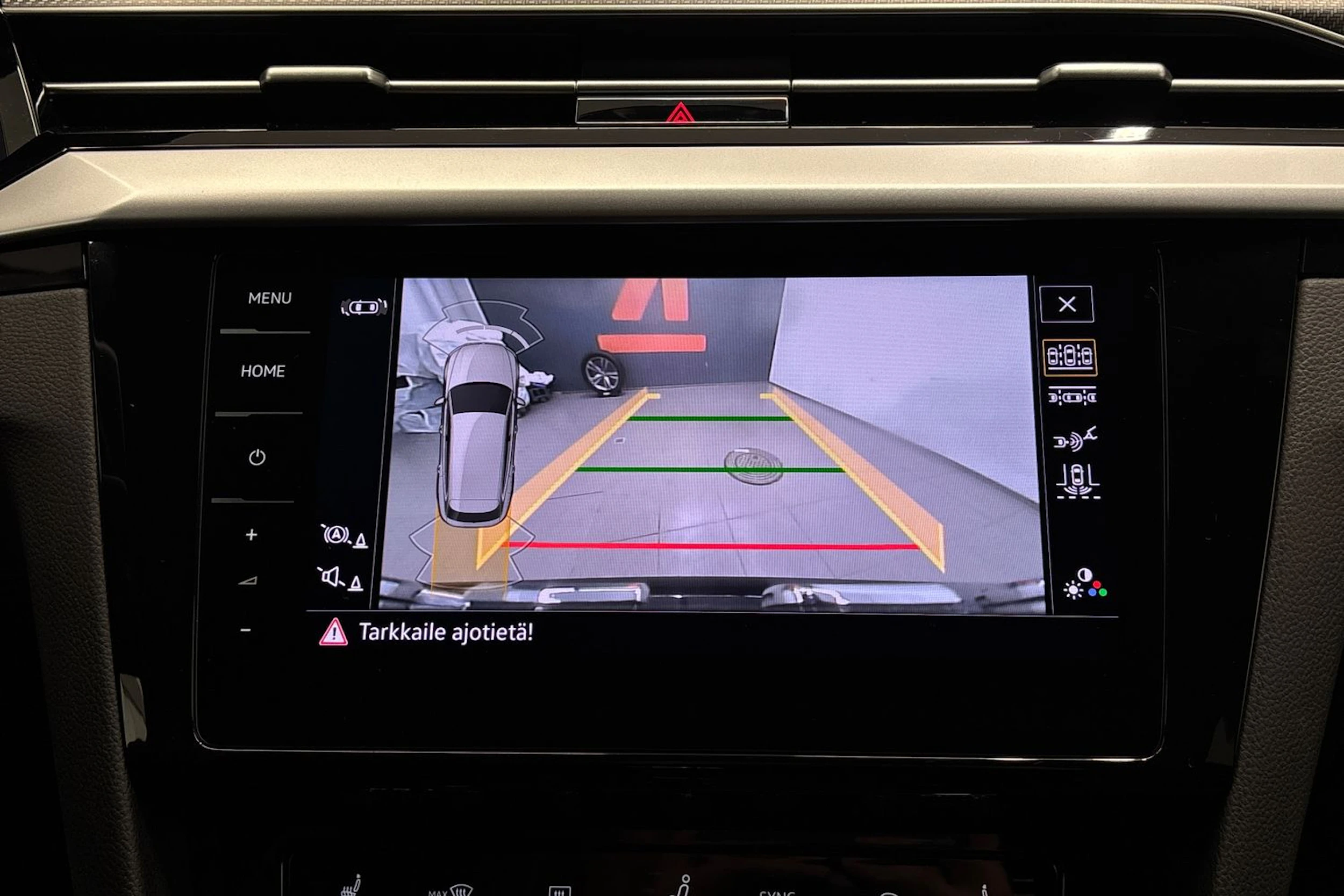 musta Volkswagen Arteon 2021 kuva 18.