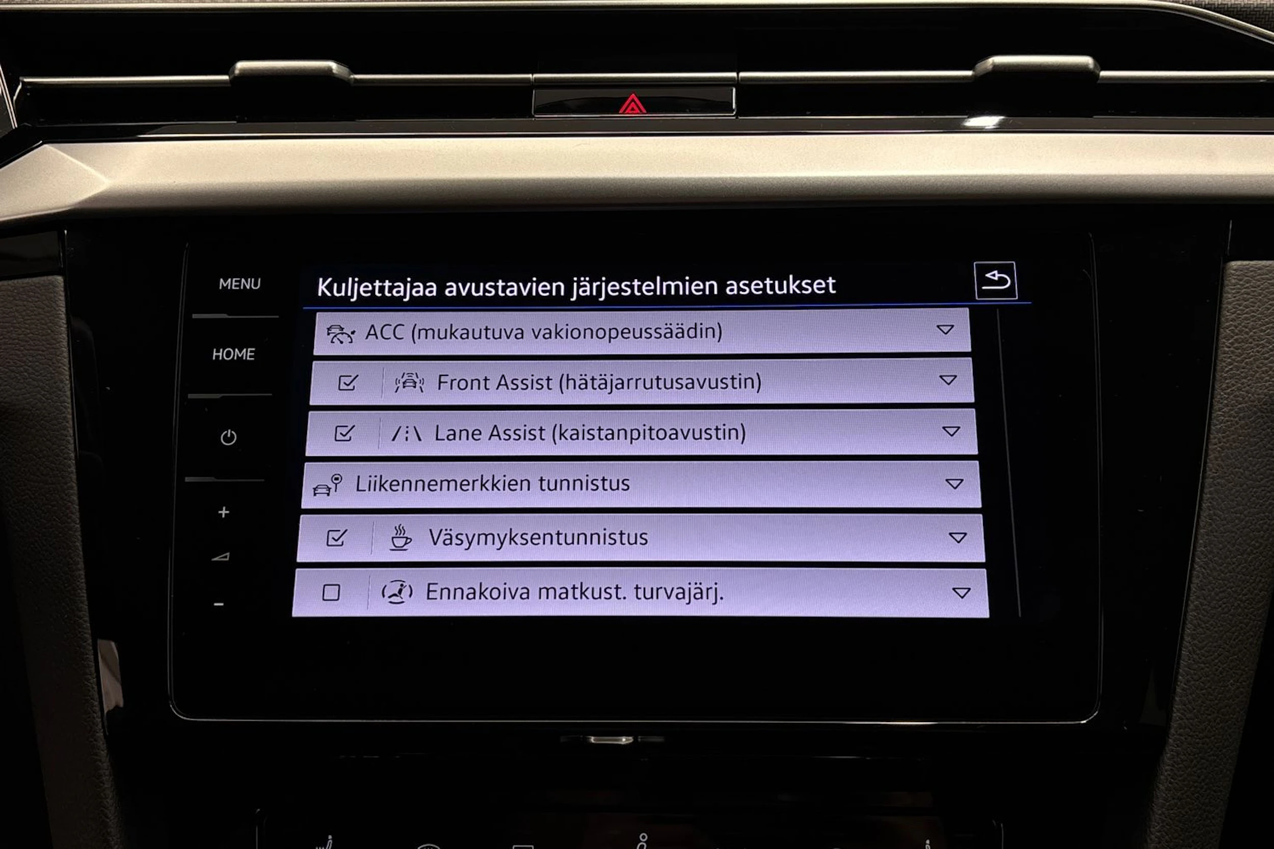 musta Volkswagen Arteon 2021 kuva 19.