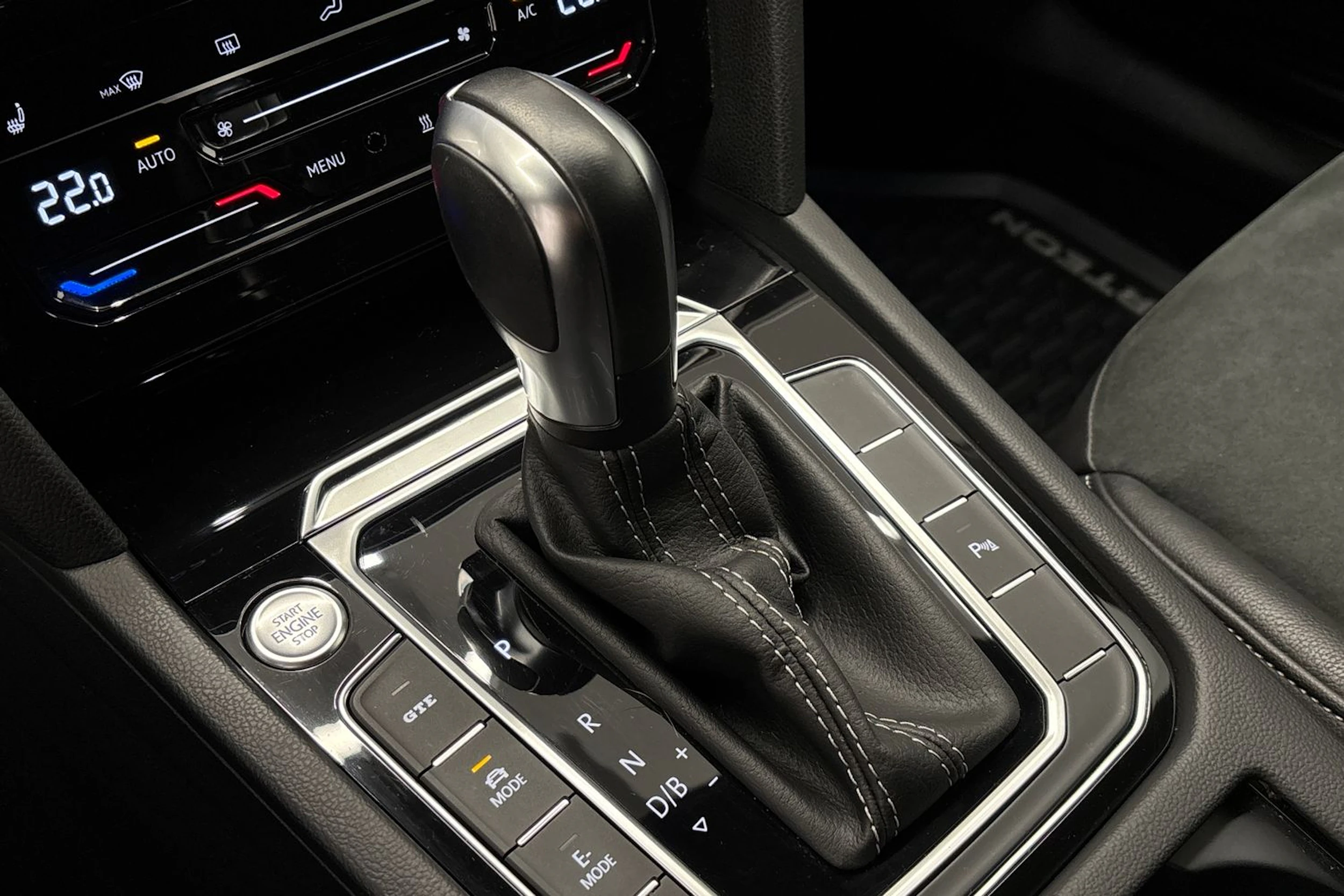 musta Volkswagen Arteon 2021 kuva 22.