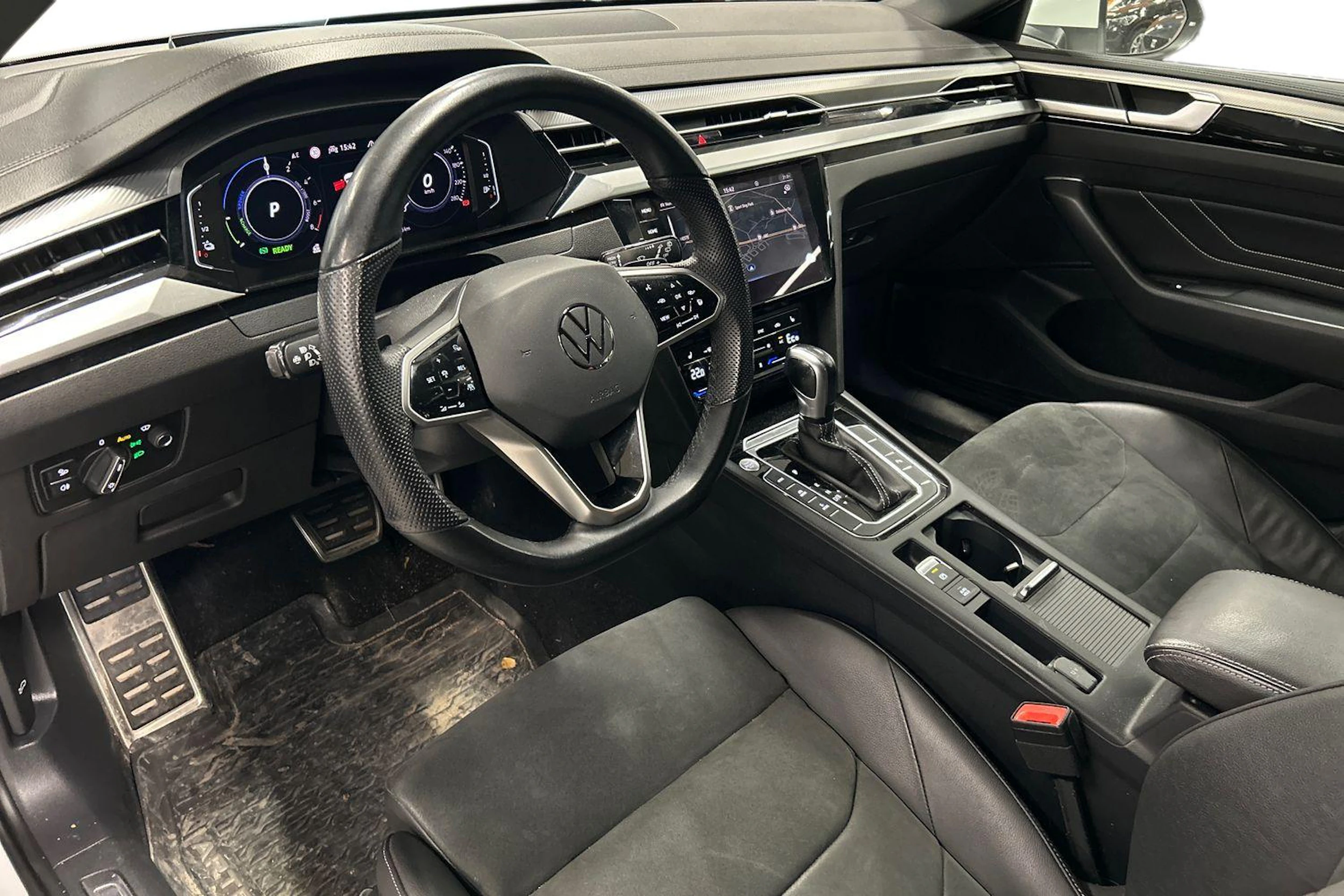 valkoinen Volkswagen Arteon 2021 kuva 3.