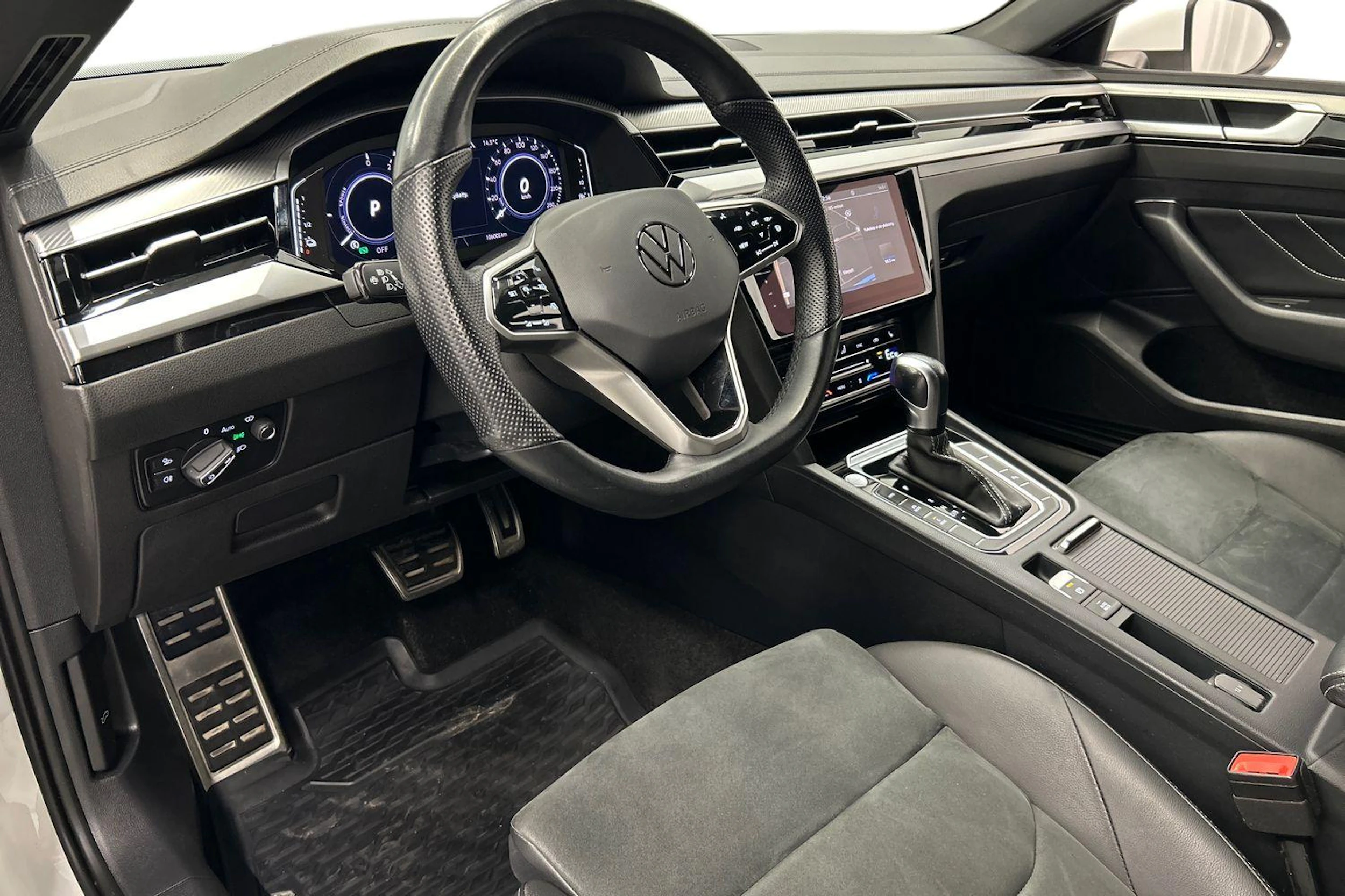 valkoinen Volkswagen Arteon 2021 kuva 6.