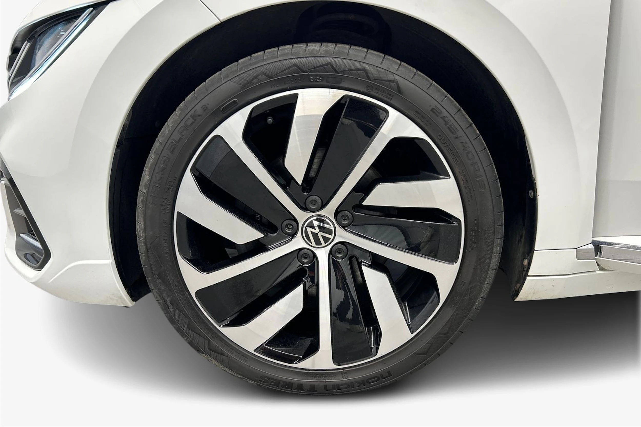 valkoinen Volkswagen Arteon 2021 kuva 9.