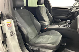 valkoinen Volkswagen Arteon 2021 kuva 11.