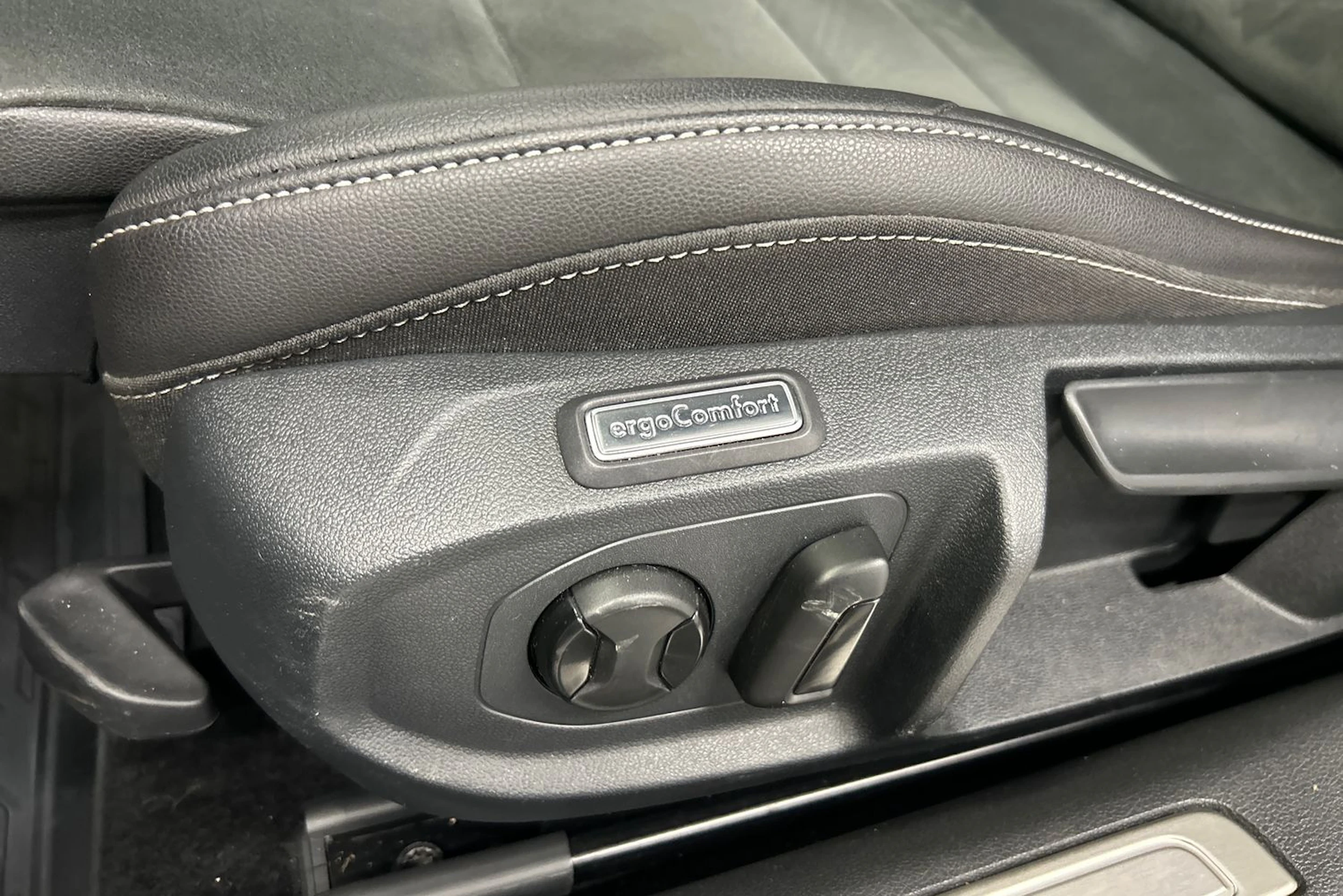 valkoinen Volkswagen Arteon 2021 kuva 14.