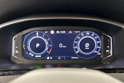 valkoinen Volkswagen Arteon 2021 kuva 15.