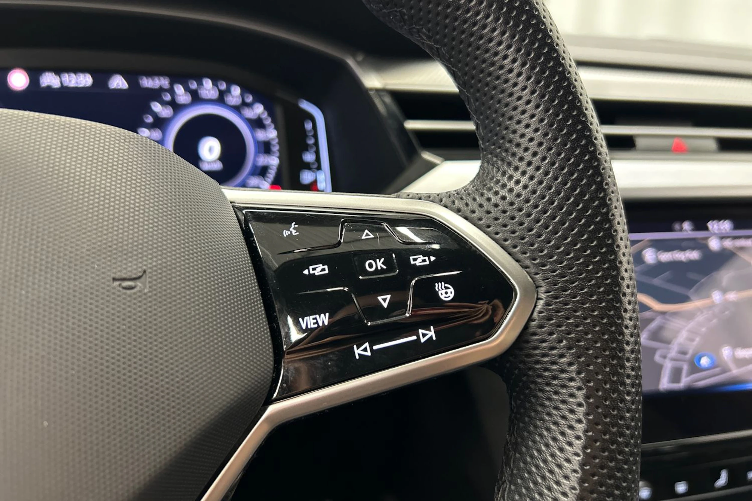 valkoinen Volkswagen Arteon 2021 kuva 17.