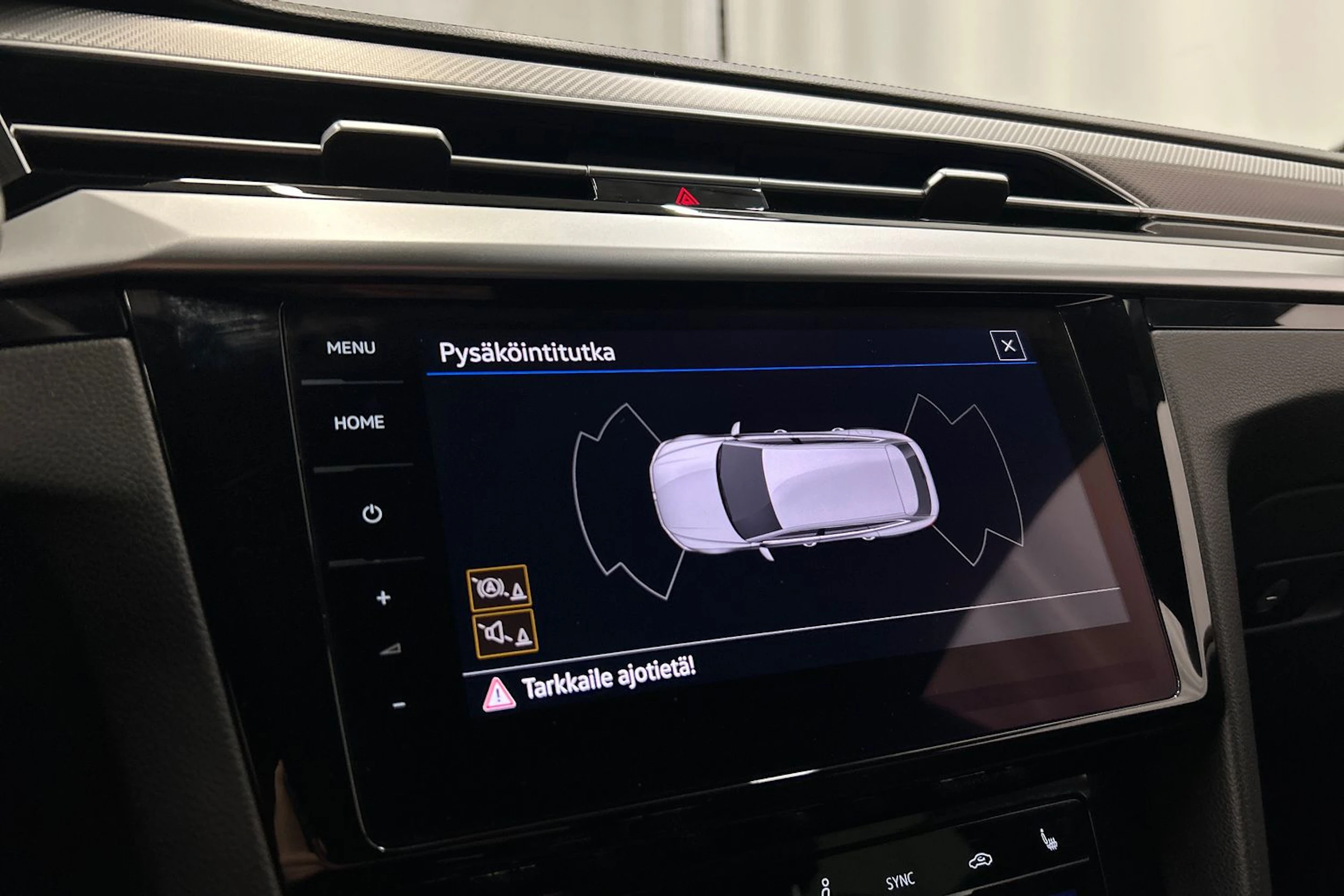 valkoinen Volkswagen Arteon 2021 kuva 22.
